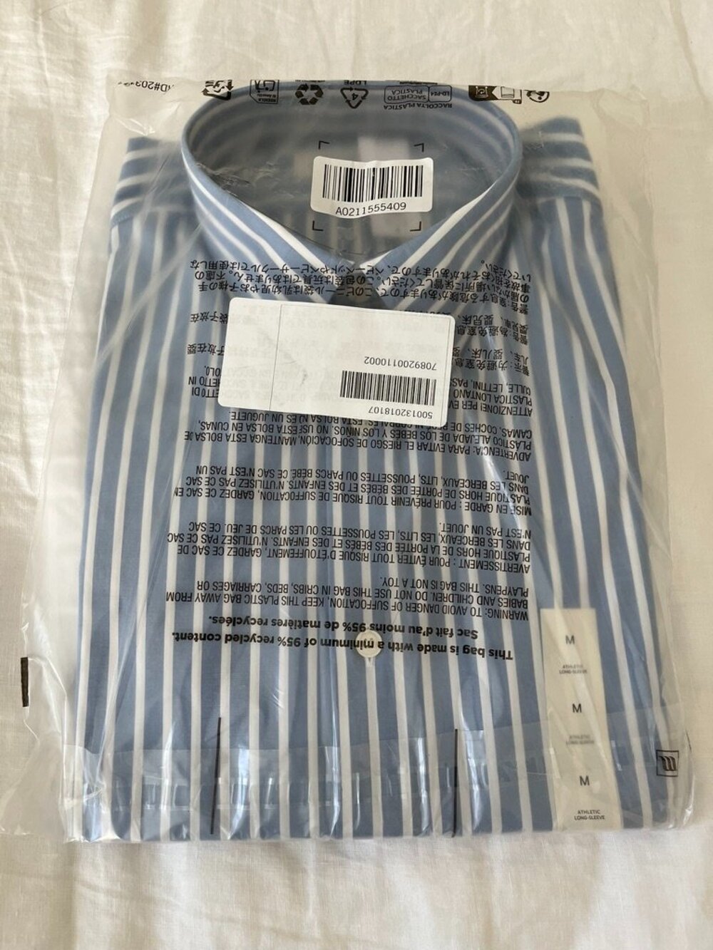 Banana Republic Men's Button-Down in Blue Stripe